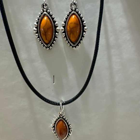 Nobility earrings - Picture 15 of 16